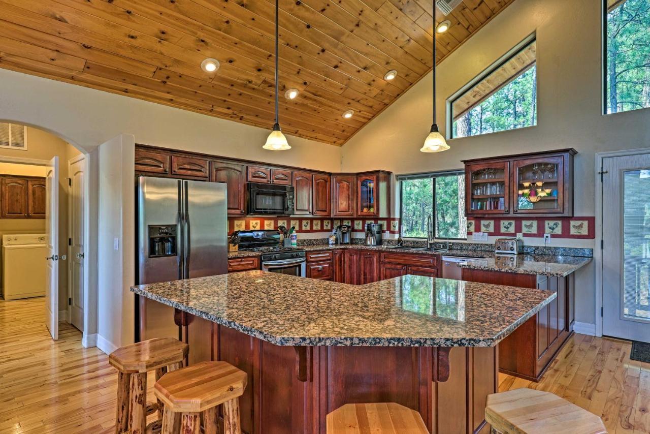 Serene Lakeside Cabin With Decks And Edler Lake Views! Pinetop-Lakeside Eksteriør billede